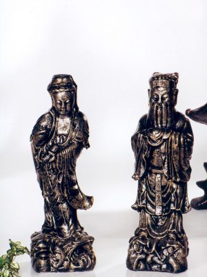 Statues d'homme et femme orientales