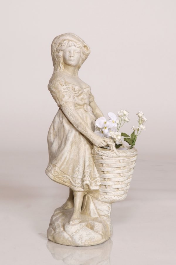 Statue de jardin de fille avec panier