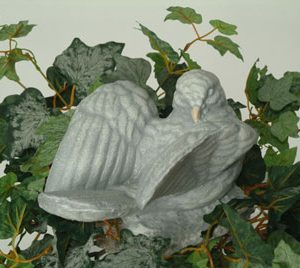 Statue de jardin de colombe avec ailes ouvertes