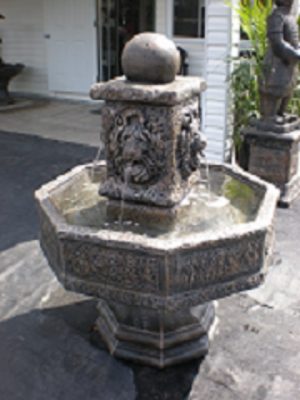 Fontaine avec tête de lion